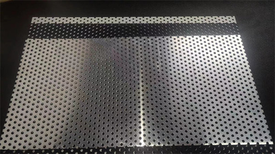 hoja perforada de aluminio AA1060, AA1100, AA3003 de 0.8m m blanco y negro